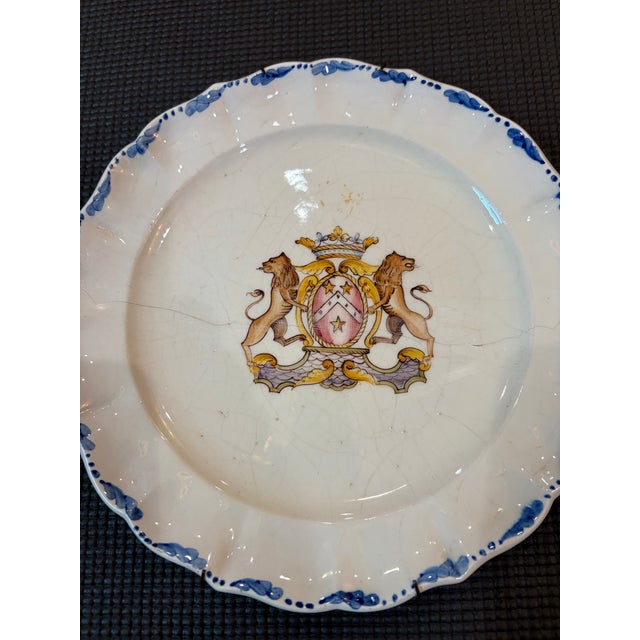 Set of Four Antique Italian Hand-Painted Armorial Faience Plates For Sale - Image 12 of 12