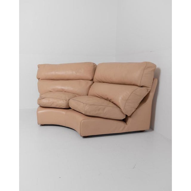 Discover this beautiful Loveseat or Corner Module in blush leather from the famous Italian brand "Poltrona Frau", model:...