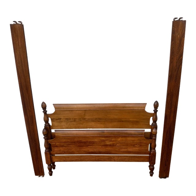 Vintage Colonial Revival Poster Bed in the Style of Ethan Allen – Queen/Full For Sale