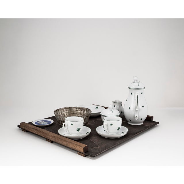 Biedermeier. Elegant. For two. Clear. Expressive. Timeless. At the heart of the ensemble is a service in the „Mirabell“...