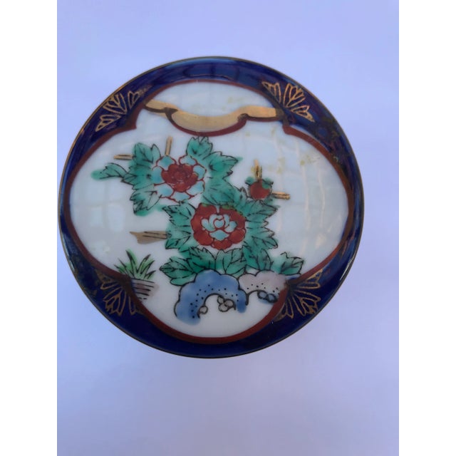 Imari Porcelain Gold Imari Cylindrical Box For Sale - Image 4 of 5