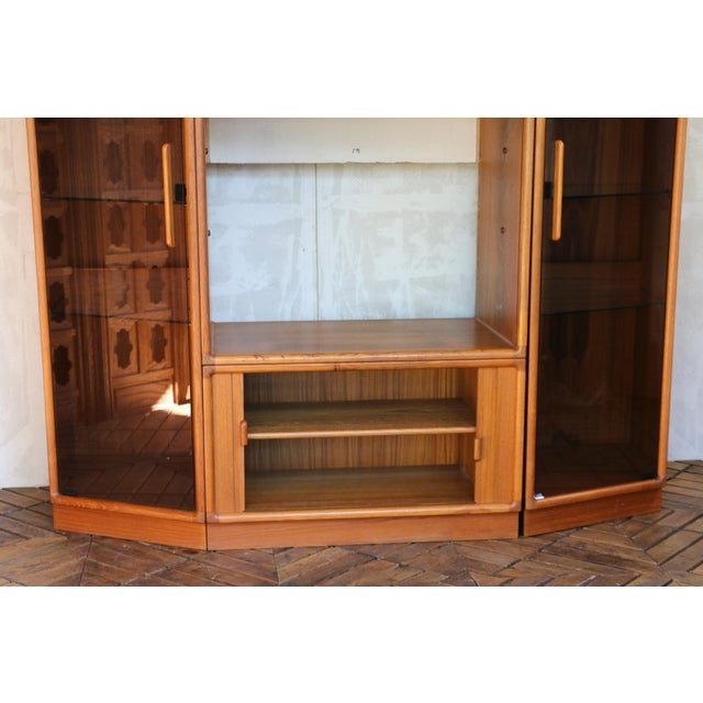 Danish Modern Teak 5-Piece Entertainment / Wall Unit — 1970s For Sale In Los Angeles - Image 6 of 18
