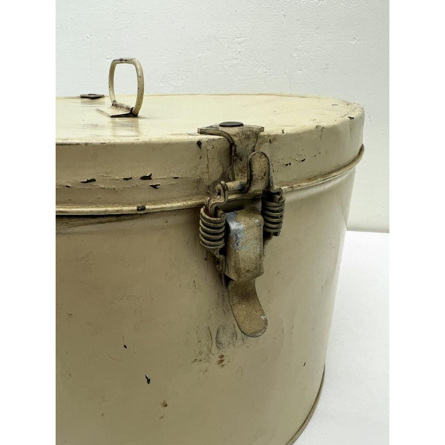 Cream Vintage Cream Painted Metal Tin Hat Box, 1920s For Sale - Image 8 of 9