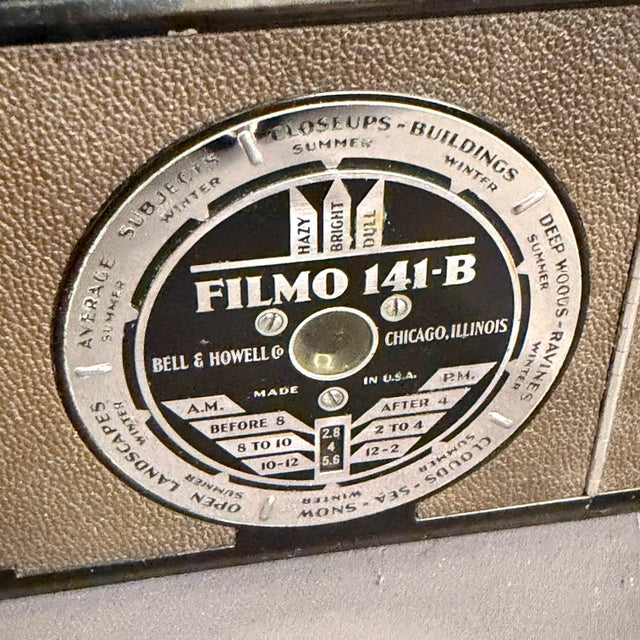 1930's Art Deco Bell & Howell Filmo 141-B 16mm Motion Picture Camera For Sale - Image 4 of 16