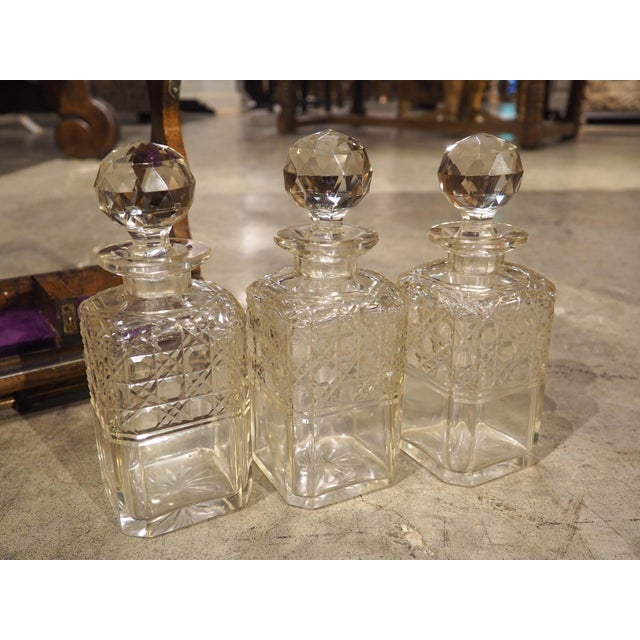 English 19th Century 3-Bottle English Oak and Silver Plated Locking Decanter Set For Sale - Image 3 of 18