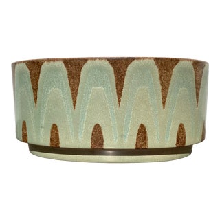 Red Wing No. 939 Oval Mottled Green Arches Over Brown Pebble Planter For Sale