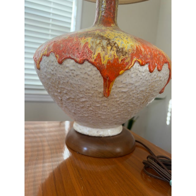 Wood 1960s Mid-Century Modern Lava Drip Glaze Ceramic Table Lamp on Walnut Base For Sale - Image 7 of 8