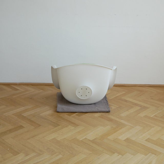 Tulip Seat Shell by Eero Saarinen for Knoll For Sale - Image 5 of 6