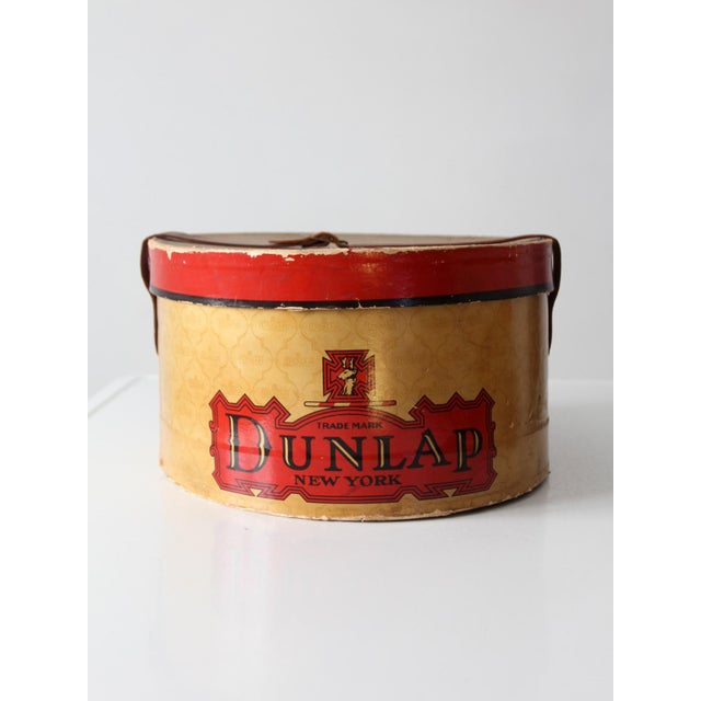 Vintage 1930s Dunlap New York Hat Box With Leather Strap For Sale - Image 4 of 16