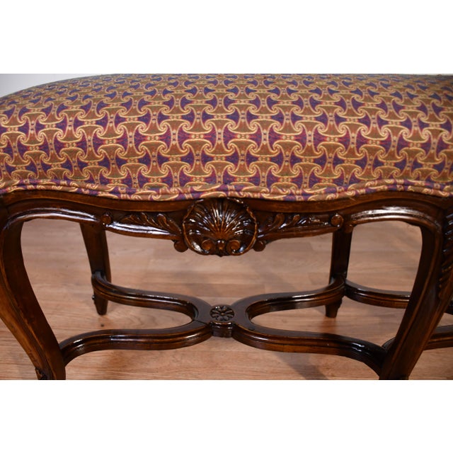 1910s Antique French Louis XV Walnut Hand Carved Window Bench / New Upholstery For Sale - Image 9 of 16