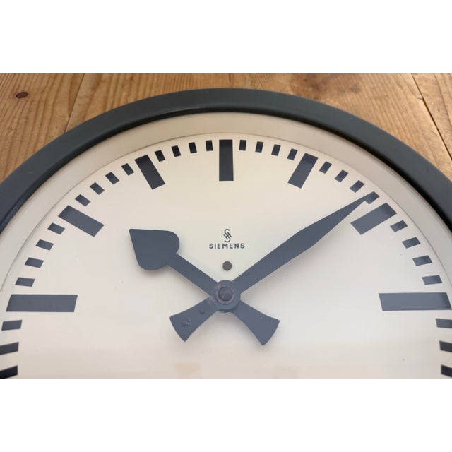 Vintage Industrial Factory Wall Clock from Siemens, 1950s For Sale - Image 9 of 16
