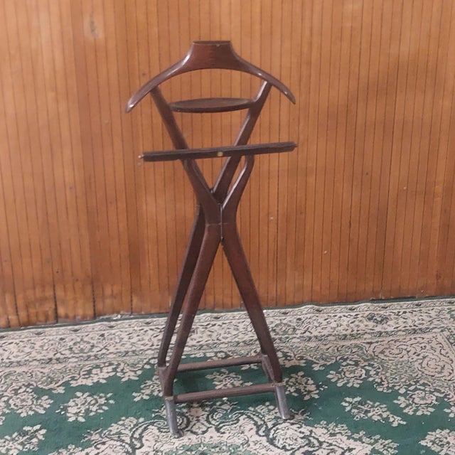 Valet Stand attributed to Fratelli Reguitti, 1950, in Very Good conditions. Designed 1950 to 1959 This piece has an...