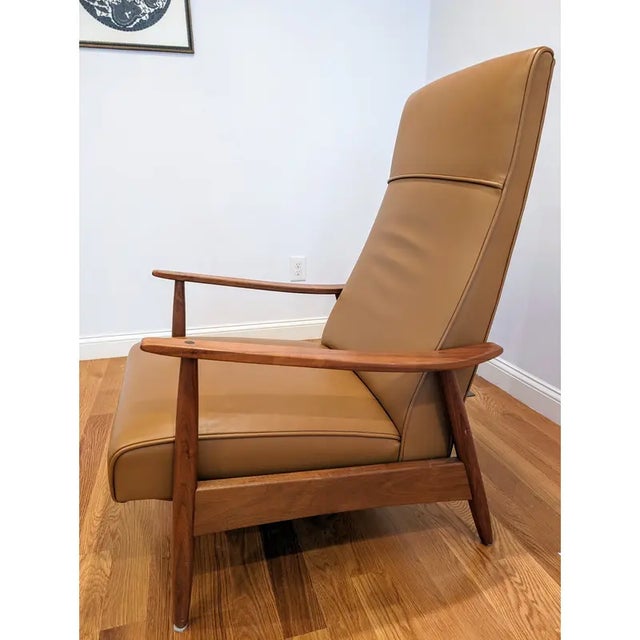 This Milo Baughman recliner is an exquisite mid-century modern design. Crafted for Thayer Coggin, with solid walnut frame...