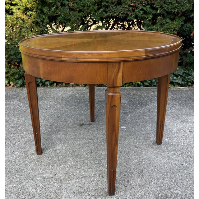 1970s Mid-Century Modern Baker Walnut Round Sunburst Pattern Lamp, Side, Accent Table For Sale - Image 11 of 13