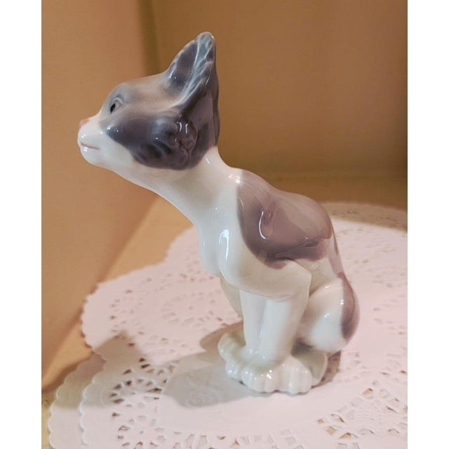 1960s Vintage Lladro Feed Me Cat Figurine 5113 Salvador Debon Spain Porcelain Mint Retired For Sale - Image 5 of 13