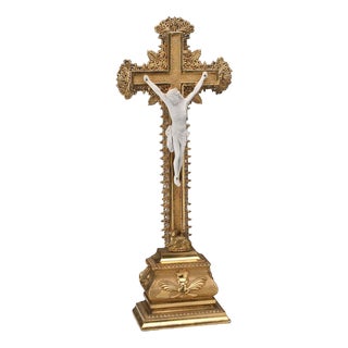 Crucifix in Gilded Wood and Biscuit Porcelain For Sale