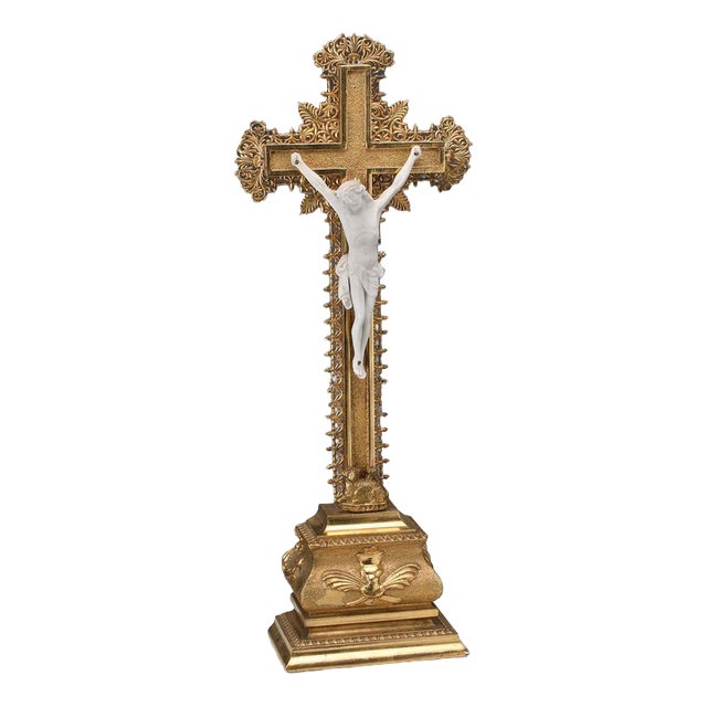 Crucifix in Gilded Wood and Biscuit Porcelain For Sale