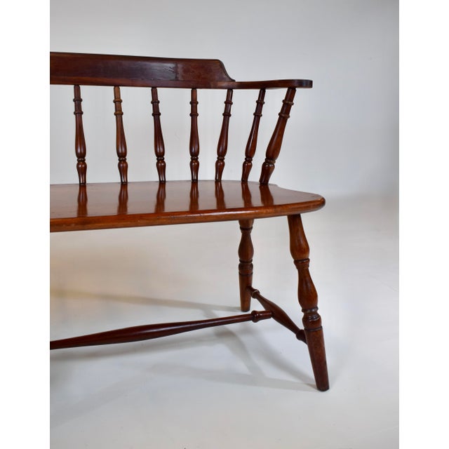 Philadelphia Windsor Style Lowback Bench Settee, 20th Century For Sale In Philadelphia - Image 6 of 15