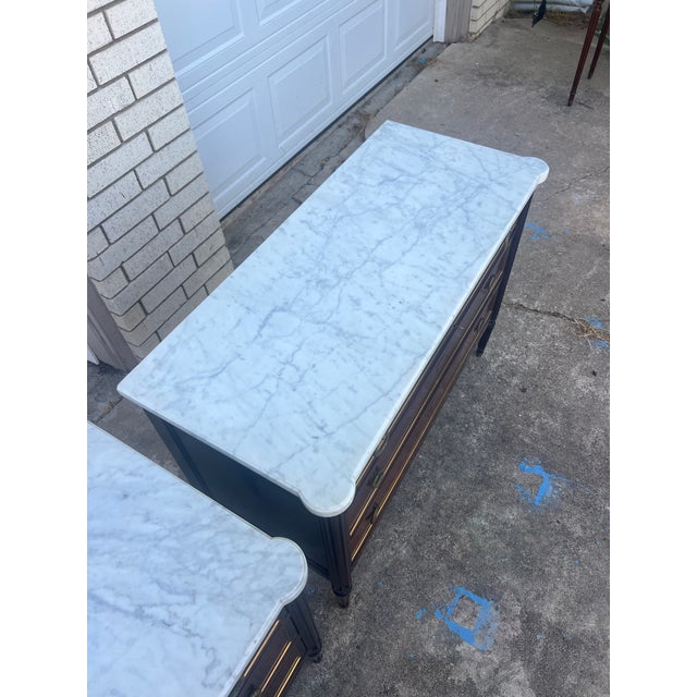 French French 19th Century Louis XVI Pair of Mahogany Carrara Marble Top Commode For Sale - Image 3 of 12
