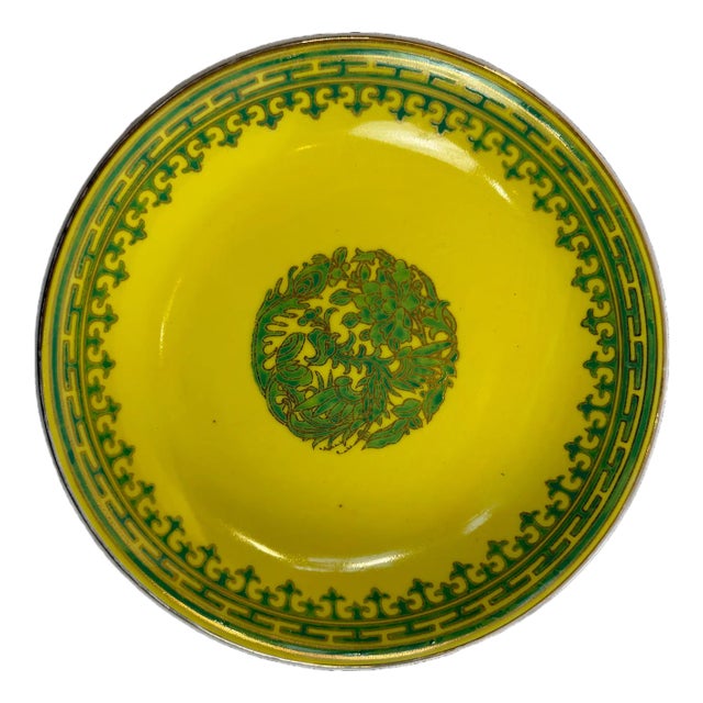 Mid 20th Century Chinese Export Yellow Porcelain Bowl With Green Phoenix Motif For Sale