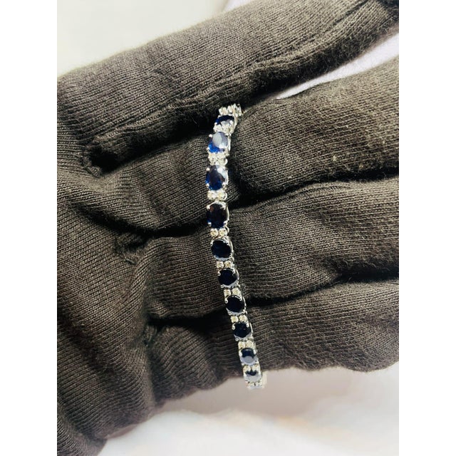 Natural 18k Gold Blue Sapphire 11.47ct & Diamond 0.45ct Bracelet For Sale - Image 4 of 7