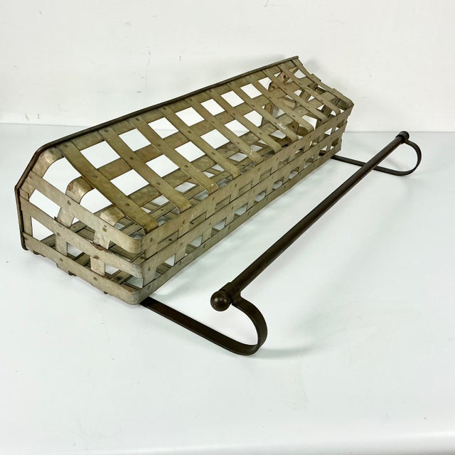 1970s Vintage Farmhouse Boho Chic Rustic Tin Wall-Mounted Basket Shelf With Towel Bar. For Sale - Image 12 of 18