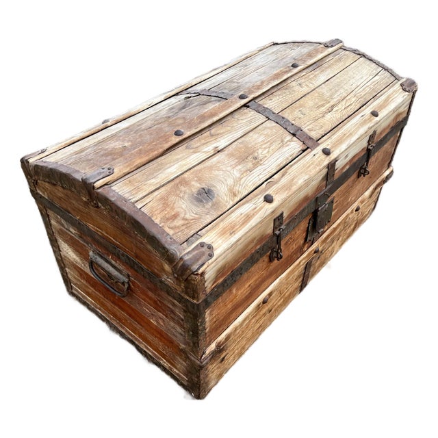 1800s Wooden Trunk Barrel Dome Top Handmade Steamer For Sale