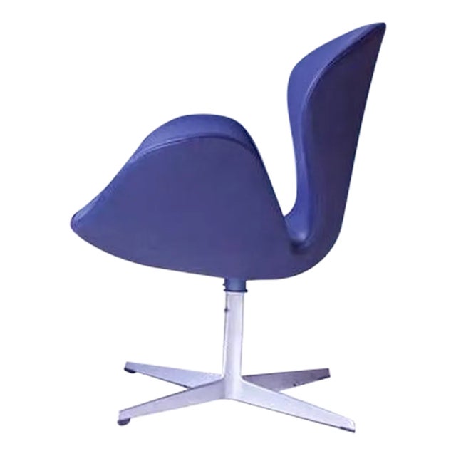 Single 1970s Vintage Swan Chair in Leather & Aluminum by Arne Jacobsen For Sale