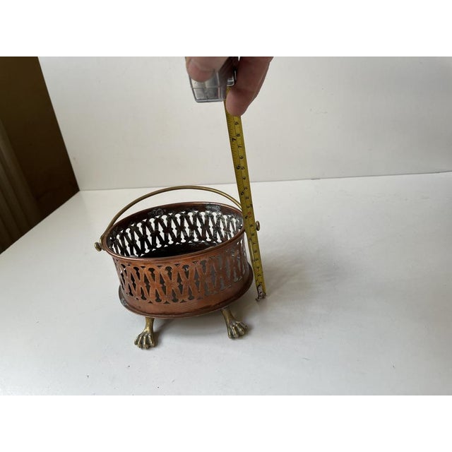 Metal Antique Lion Paw Basket in Copper and Brass, 1890s For Sale - Image 7 of 8