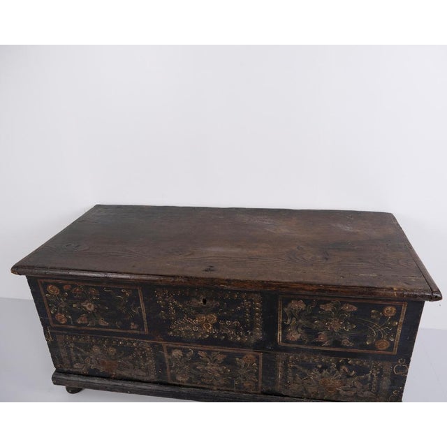 Large 19th Century Painted Chest with Floral Motifs, 1900 For Sale - Image 3 of 15
