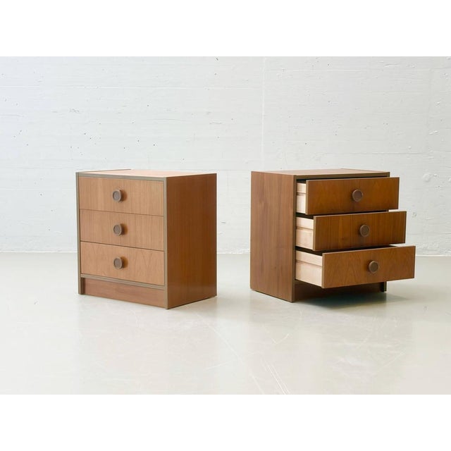 This elegant pair of mid-century modern nightstands from the 1960s impresses with its clean lines and the warm ambiance of...