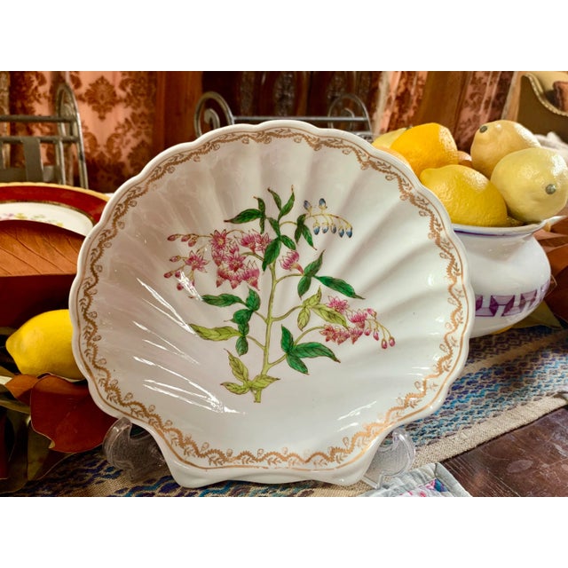 Vintage Wong Lee Decorative Chinoiserie Scalloped Shell Bowl, Plate Styled After Royal Copenhagen’s ‘Flora Danica' For Sale In San Antonio - Image 6 of 12