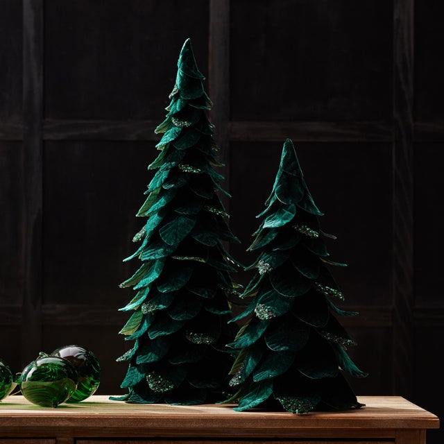 Kenneth Ludwig Chicago Green Beaded Leaf Pine Tree (Set of 2) For Sale - Image 4 of 4