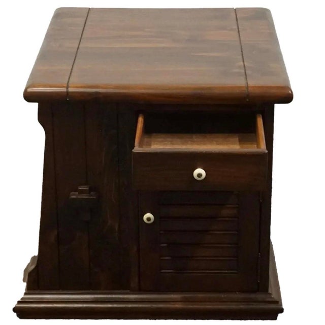 English 1980s Ethan Allen Antiqued Pine Old Tavern Accent Storage Bookcase End Table For Sale - Image 3 of 9