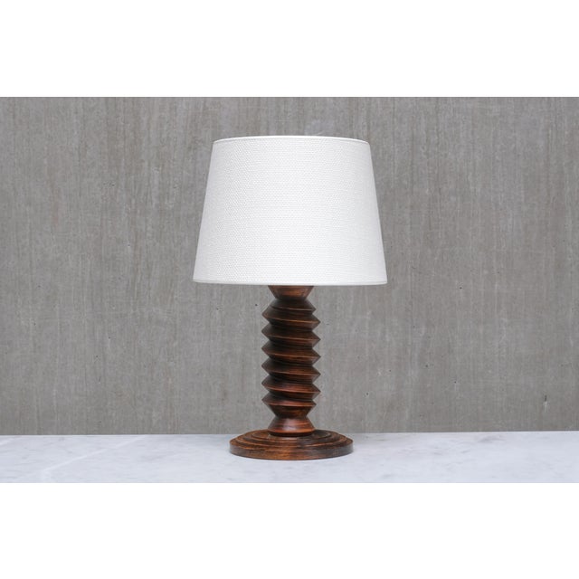 Sculptural Charles Dudouyt attributed Table Lamp in Oak and Linen, France, 1950s For Sale - Image 4 of 12
