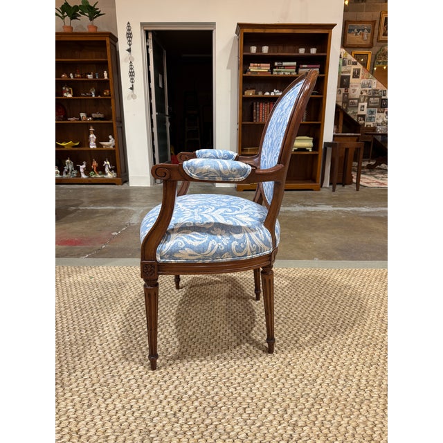 Early 19th Century Pair of Louis XVI Style Fauteuils Carved Walnut Arm Chairs Blue White Damask Floral For Sale - Image 5 of 8
