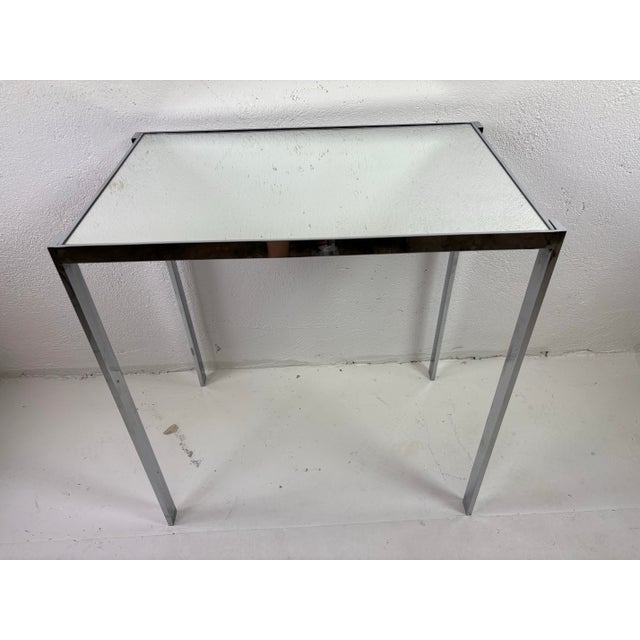 Mid-Century Modern Chrome and Mirrored Table After Milo Baughman For Sale - Image 4 of 10