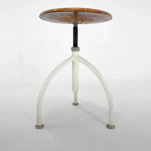 Industrial Vintage Industrial Adjustable Tripod Stool, 1950s For Sale - Image 3 of 8