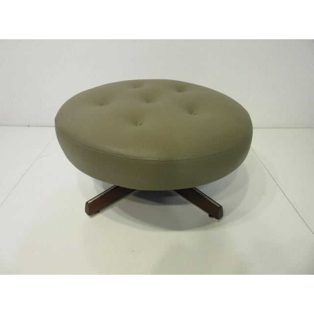 Dunbar Styled Mid-Century Modern Upholstered Swiveling Ottoman For Sale In Cincinnati - Image 6 of 7