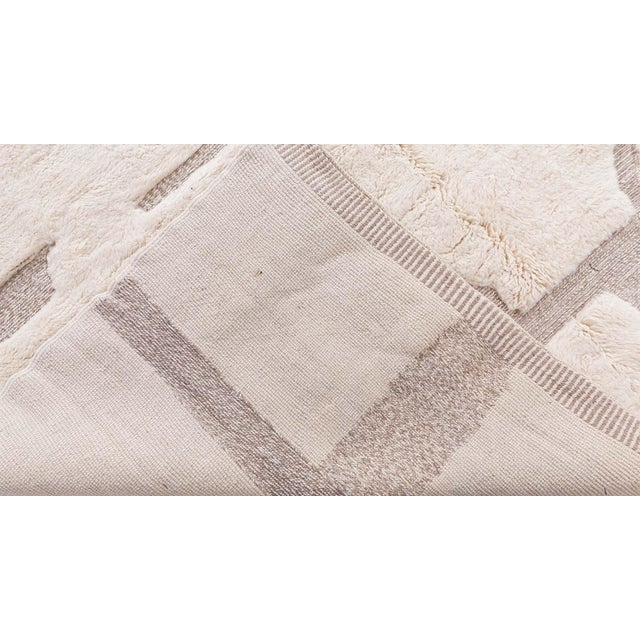 Contemporary Abstract Off White Carpet "ivory Labyrinth" by Doris Leslie Blau For Sale - Image 4 of 7