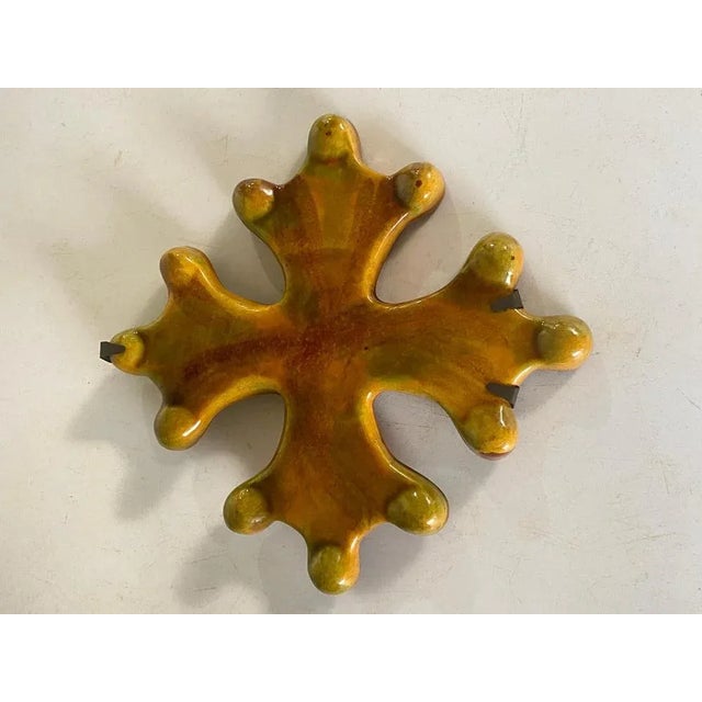 Cross Wall Decoration in Yellow and Green Ceramic, 20th Century For Sale - Image 6 of 10