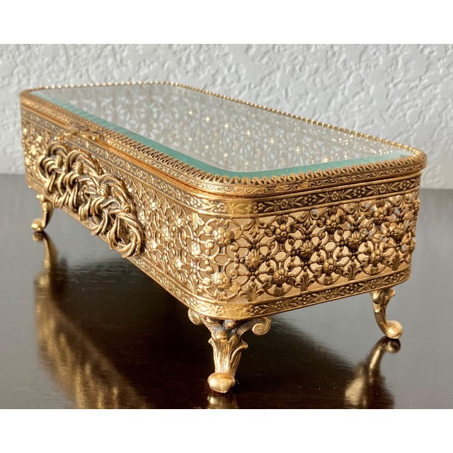 Mid 20th-Century Louis XV-Style Beveled Glass 24k Gold-Plated Filigree Nicely-Sized Casket-Style Keepsake / Trinket Box For Sale In Austin - Image 6 of 18