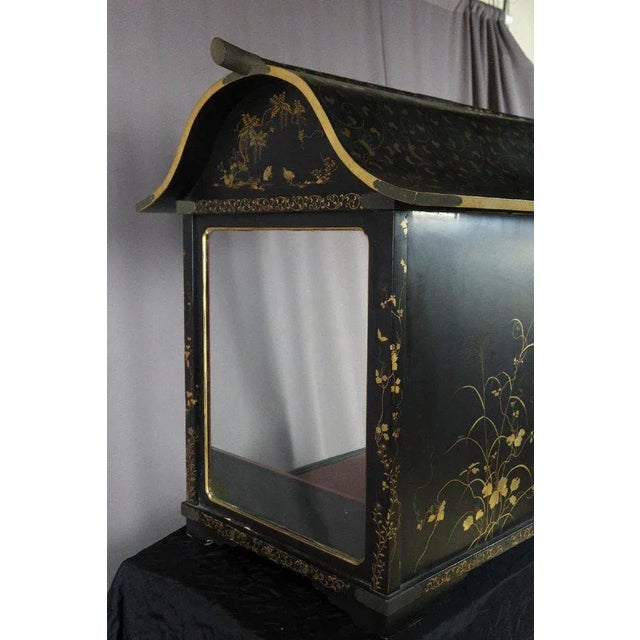 19th Century Vitrine in Japanese Lacquer For Sale - Image 3 of 10