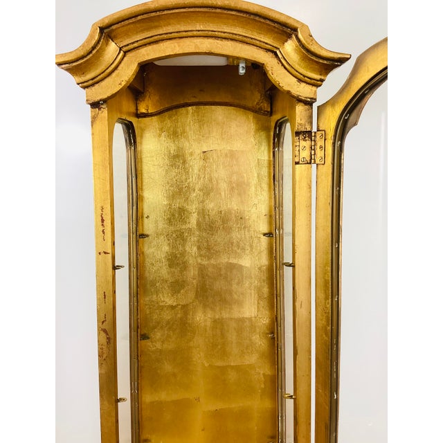 Vintage Hollywood Regency Gold Leaf Wood & Glass Display Case / Cabinet For Sale - Image 10 of 12