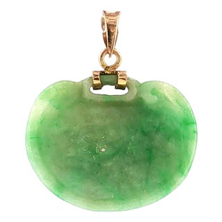 Late 20th-Century Carved Jadeite 18 Karat Bail Pendant For Sale