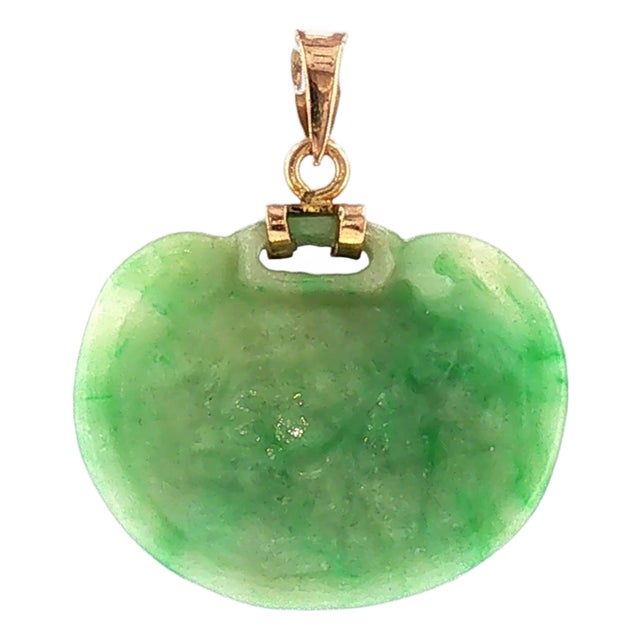 Late 20th-Century Carved Jadeite 18 Karat Bail Pendant For Sale