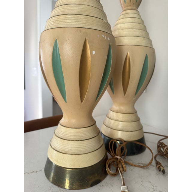 Beige Pair of Mid-Century Atomic Chalkware Table Lamps With Turquoise Inlay, C. 1960 For Sale - Image 8 of 10