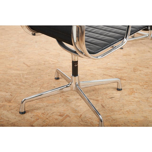 Swivel Chair EA 104 in Chrome-Plated Aluminum and Black Leather Upholstery by Ray and Charles Eames for Vitra, 1958 For Sale - Image 14 of 18