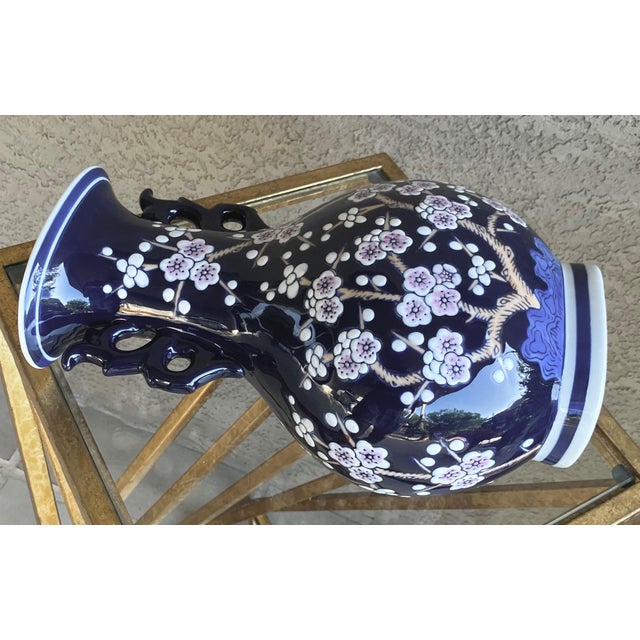 Mid 20th-Century Prunus Blossom 玉壶春瓶 Yuhuchunping-Shape Vase With Chinese Dragon-Handles For Sale - Image 17 of 18
