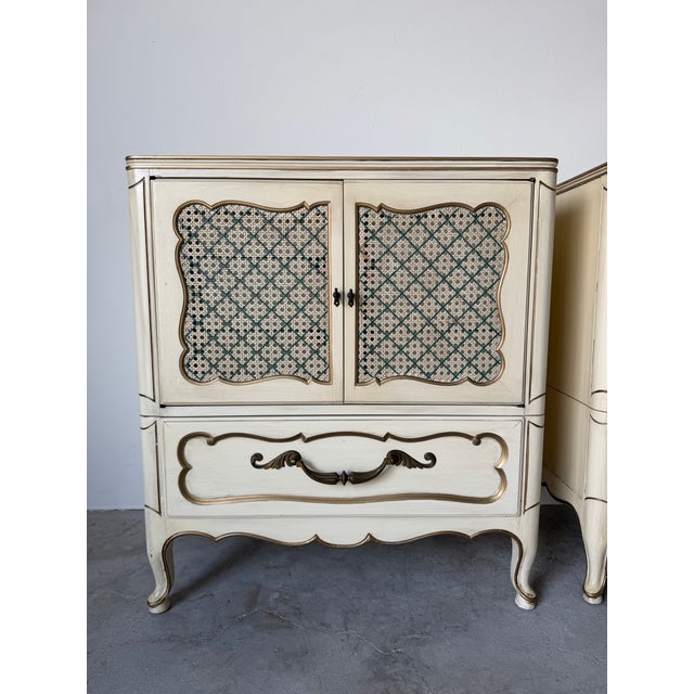 French Provincial Vintage Grosfeld House French Provincial Louis XV Style Cane & Lacquered Nightstands – Pair For Sale - Image 3 of 12